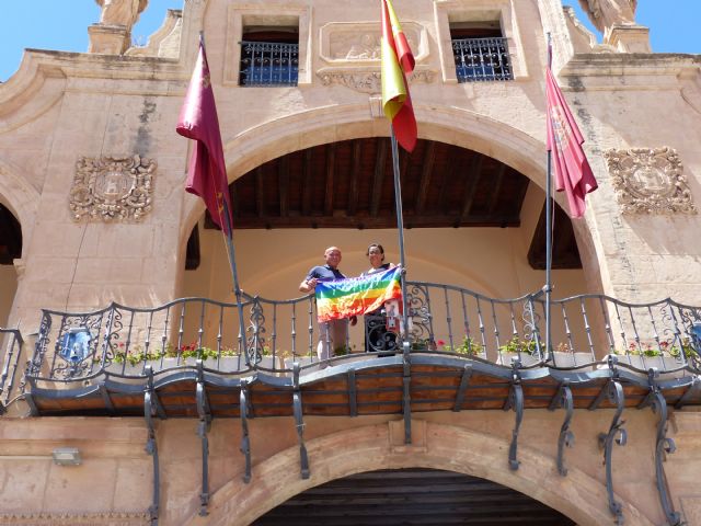 PSOE e IU muestran su repulsa por la negativa del PP a colocar la bandera arcoíris en el Ayuntamiento de Lorca