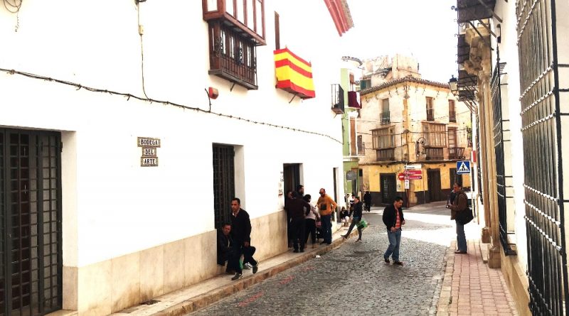 El PSOE denuncia la espera “en la calle” de decenas de ciudadanos en las inmediaciones de las oficina de empadronamiento