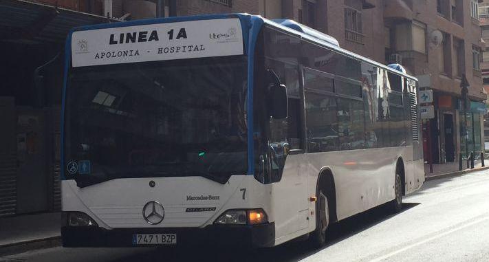 El PSOE atiende las quejas de los usuarios del transporte público en Lorca y reclama al PP aire acondicionado para todos los autobuses urbanos