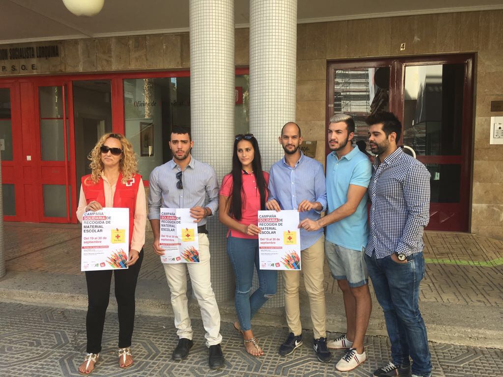 Jóvenes de Lorca se unen en una campaña solidaria de recogida de material a beneficio de Cruz Roja