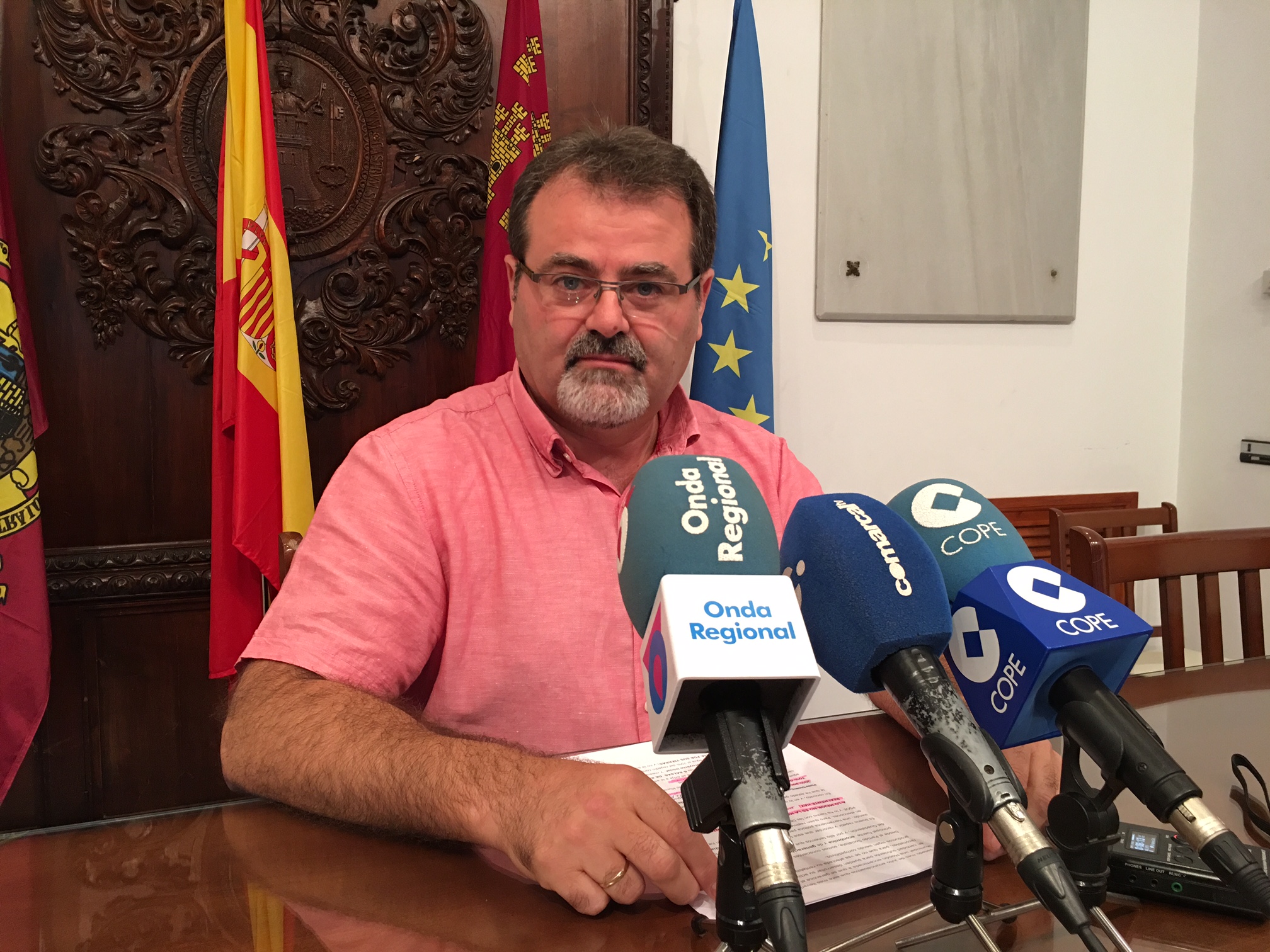 El PSOE califica de “disparate y despropósito” que el PP se empeñe en cobrar a los regantes 1 millón de euros al mes por un agua que “sigue sin llegar”