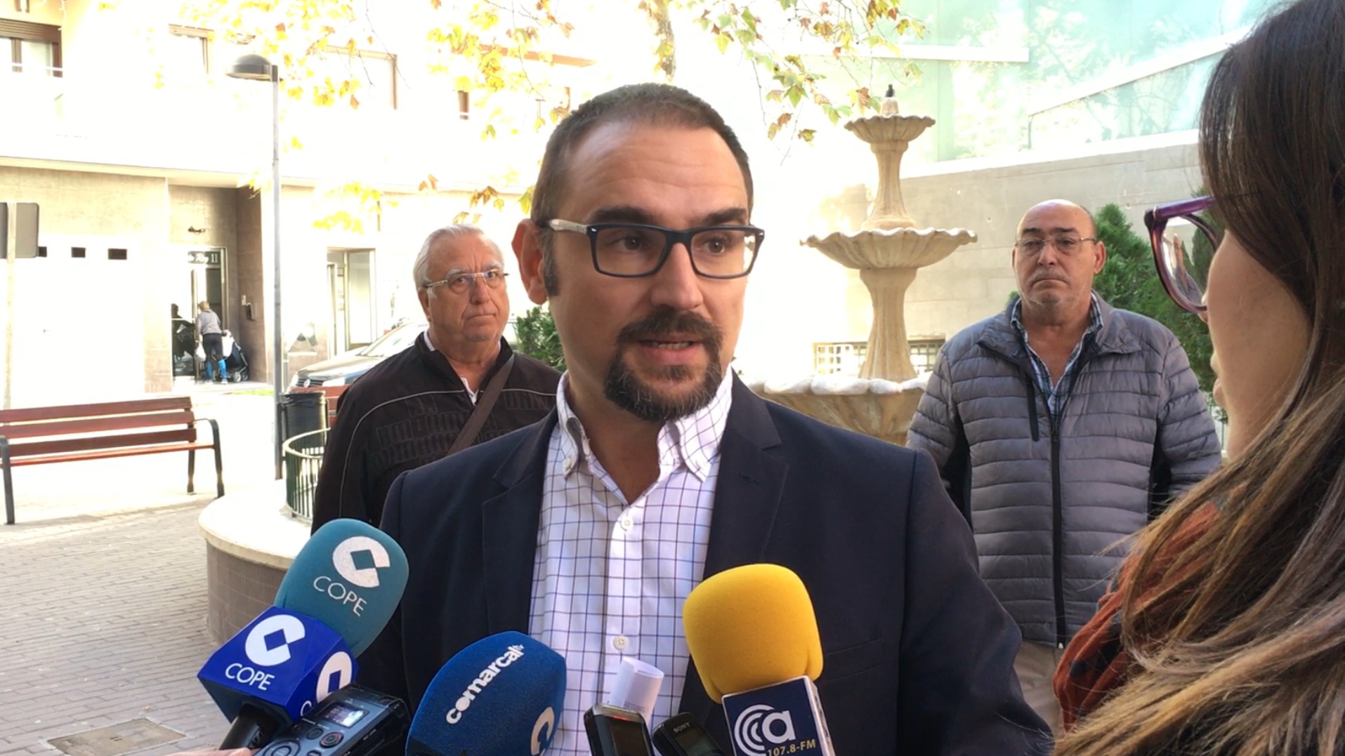 El PSOE vuelve a exigir que se reparen los “múltiples desperfectos” que resultaron tras las obras de La Viña