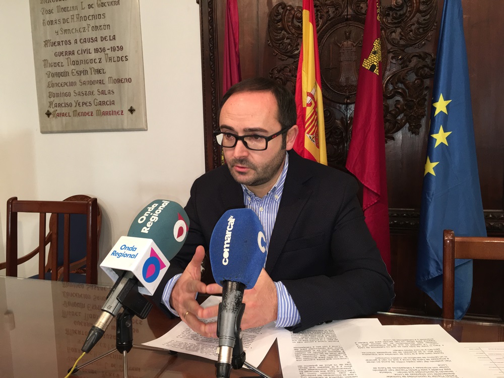PSOE: “El Alcalde adjudica a dedo 460.000 euros en obras directamente para empresas de fuera de Lorca”