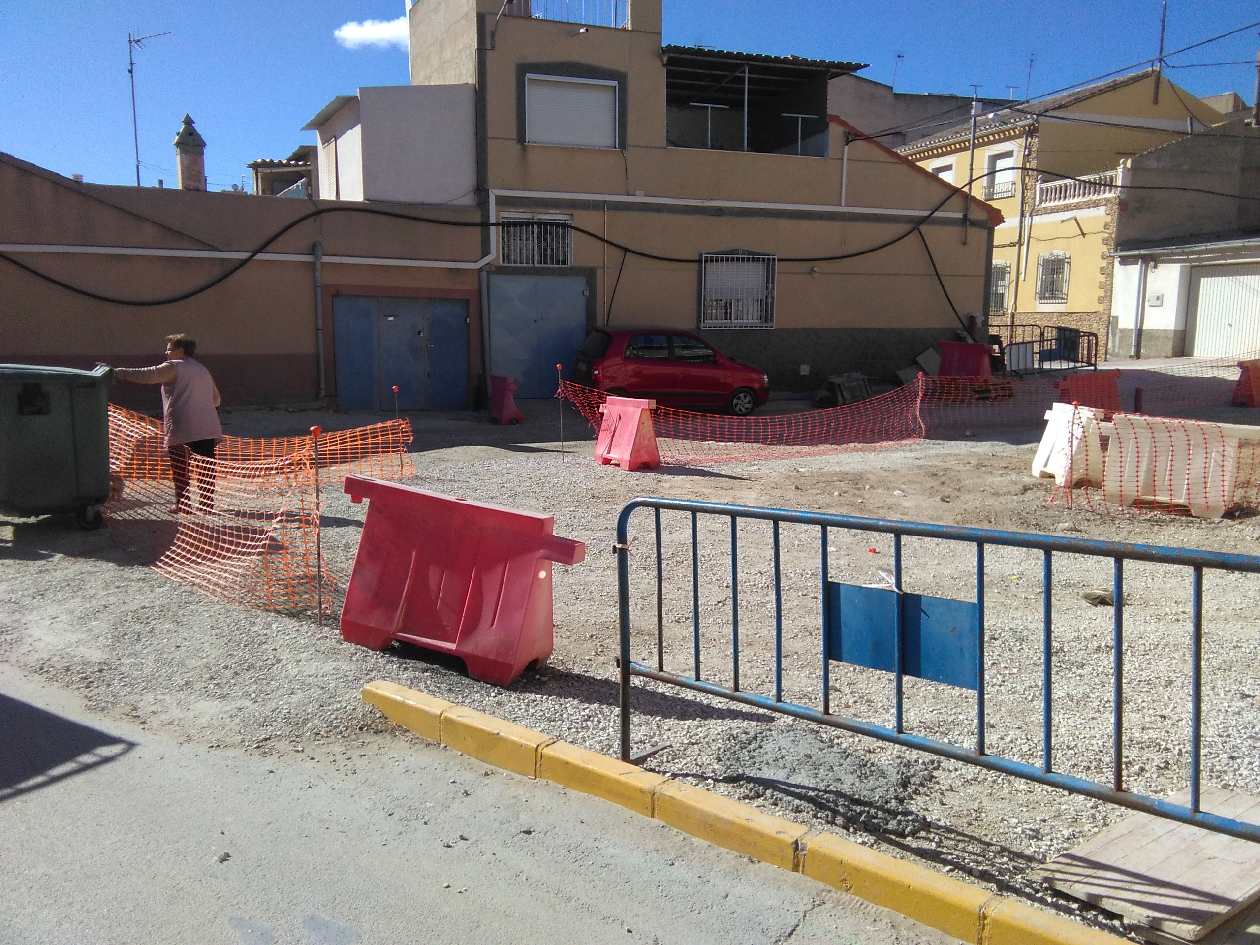 El PSOE denuncia que los vecinos de la Ramblilla de Tejares sufren, tras cinco meses, unas obras de regeneración “empantanadas”