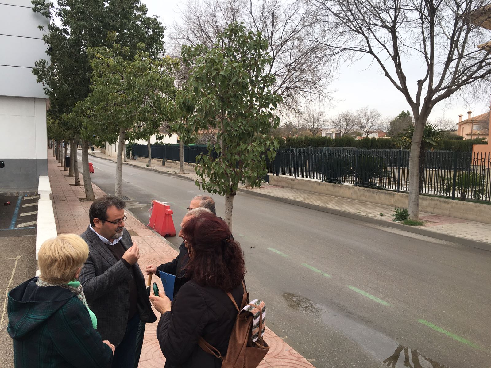 El PSOE denuncia la eliminación de decenas de plazas de aparcamiento en La Isla con motivo de las obras