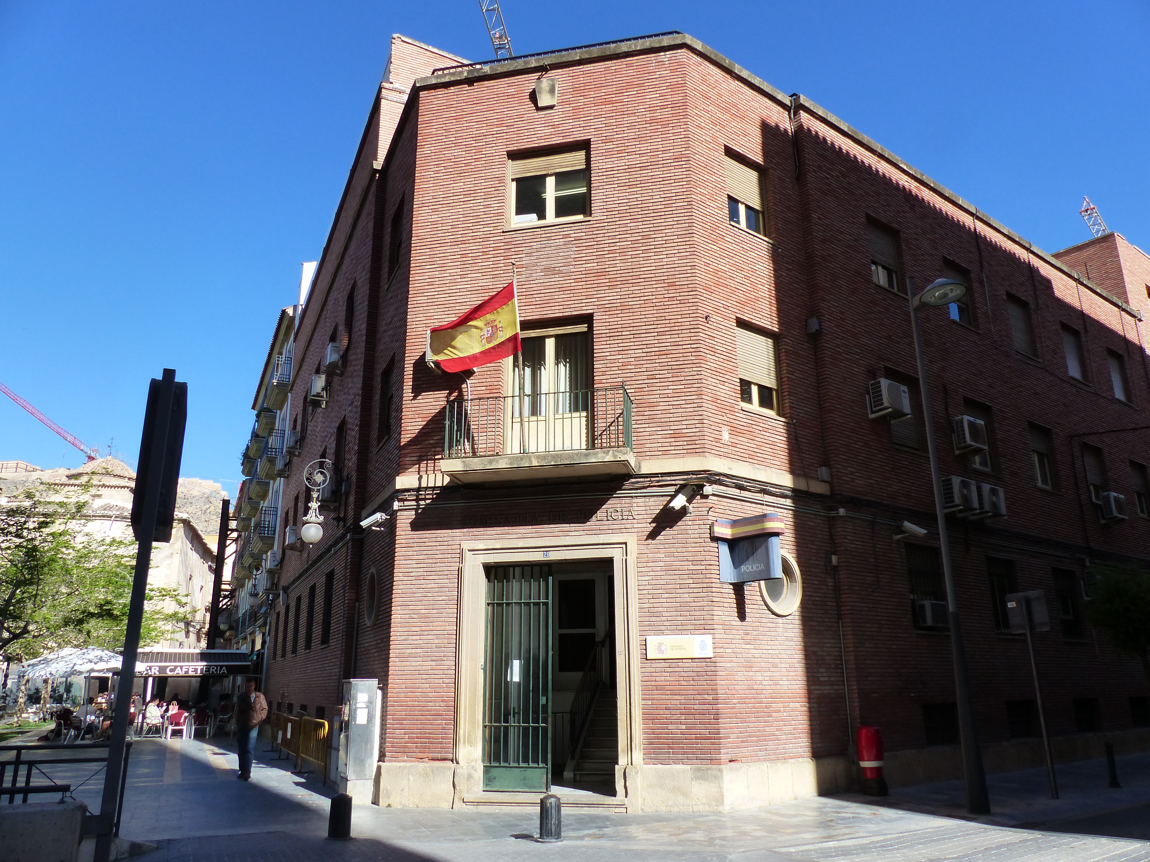 El PSOE exige al Alcalde que no deje morir la antigua comisaría de San Vicente y ordene su puesta en valor para recuperar el comercio de la zona