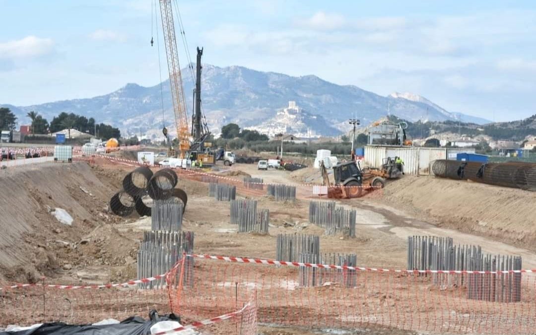 “Pese a que al PP de Lorca le encantaría que se pararan las obras, la realidad es que la construcción del AVE sigue avanzando”