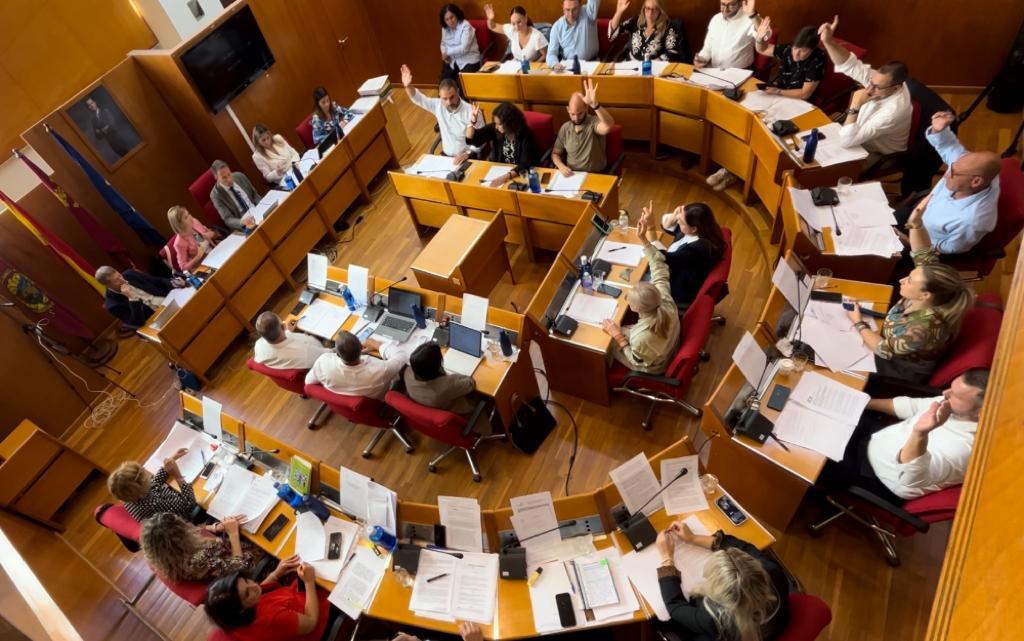 El Ayuntamiento de Lorca, a iniciativa del PSOE, pide la dimisión del consejero de Educación por el caos del transporte escolar
