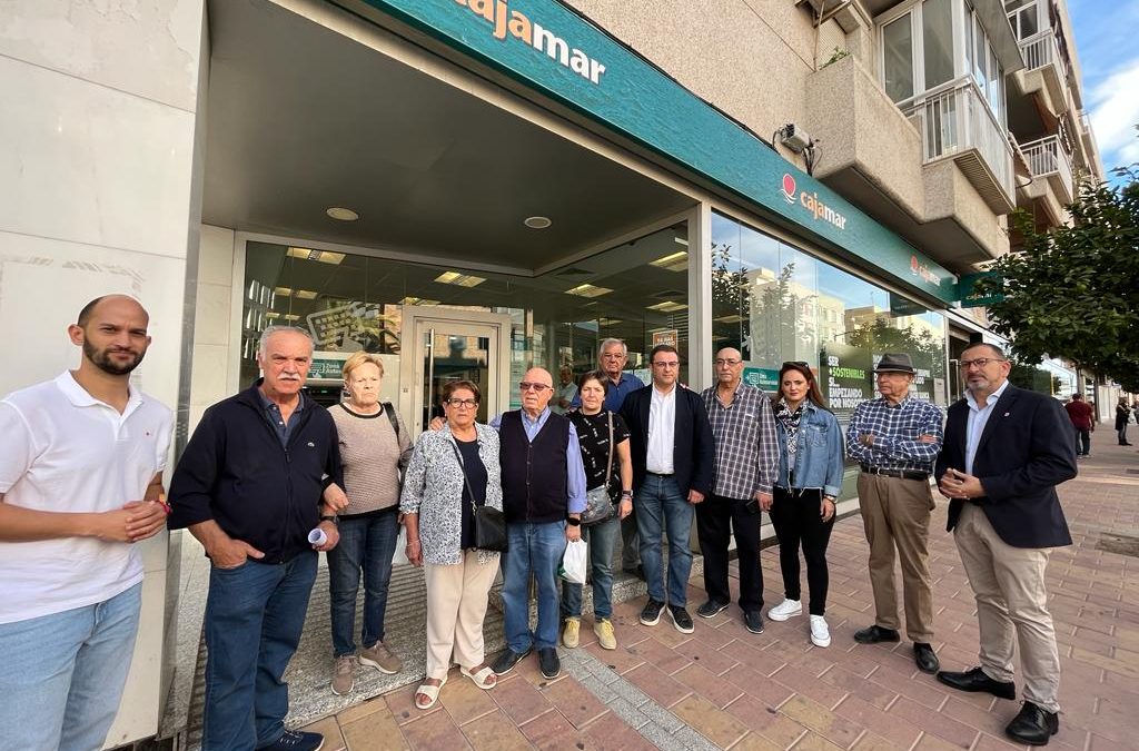 El PSOE denuncia que los vecinos de La Viña, San Antonio y Alfonso X se quedarán sin oficina bancaria antes de que acabe el año