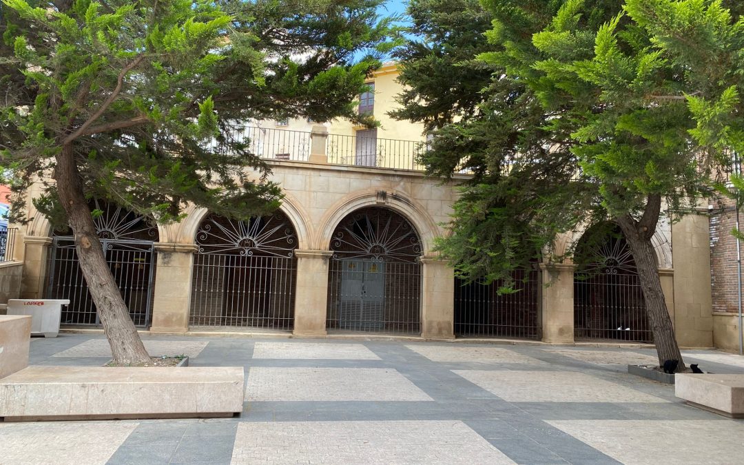 El PSOE propone adaptar los bajos de la plaza Cardenal Belluga de Lorca como locales destinados a la hostelería para revitalizar el Casco Histórico