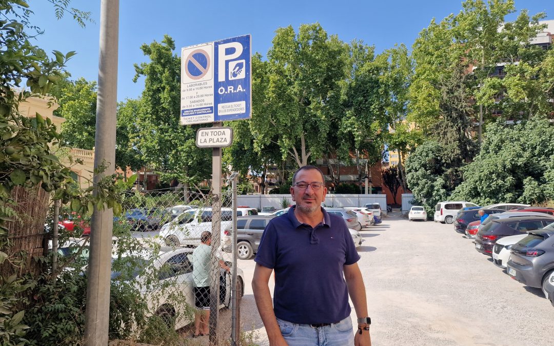 El PSOE solicita al Ayuntamiento la adecuación del aparcamiento regulado por la ORA junto a la Alameda de la Constitución y de su calle de acceso