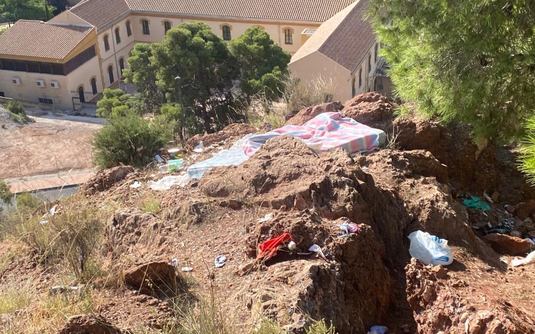 El PSOE Lorca denuncia el estado de abandono y deterioro de la ‘Ruta de las ermitas’ junto al barrio de San Pedro