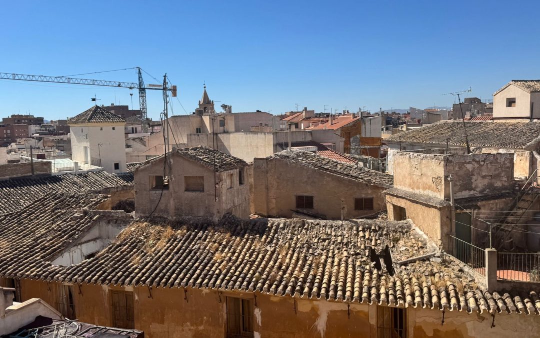 “La dejadez de Fulgencio Gil pone en peligro la vida de los lorquinos al no actuar con el edificio en ruinas de Pío XII”