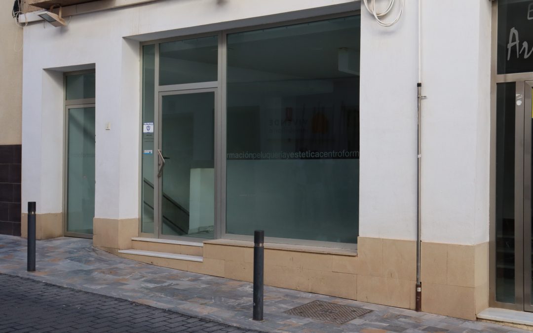 «PP y VOX llevan meses pagando 1.500 euros del alquiler por una sala de estudio en calle Granero que sigue cerrada»