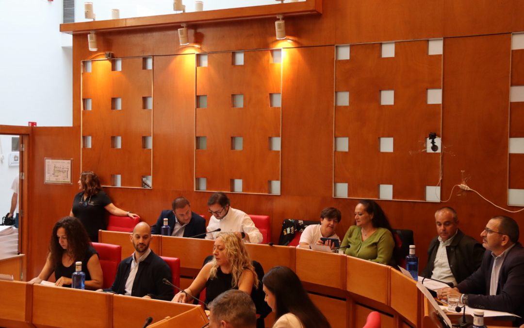 “PP y VOX están usando las redes sociales y la web oficial del ayuntamiento para beneficio propio y excluyen al PSOE de actos institucionales”