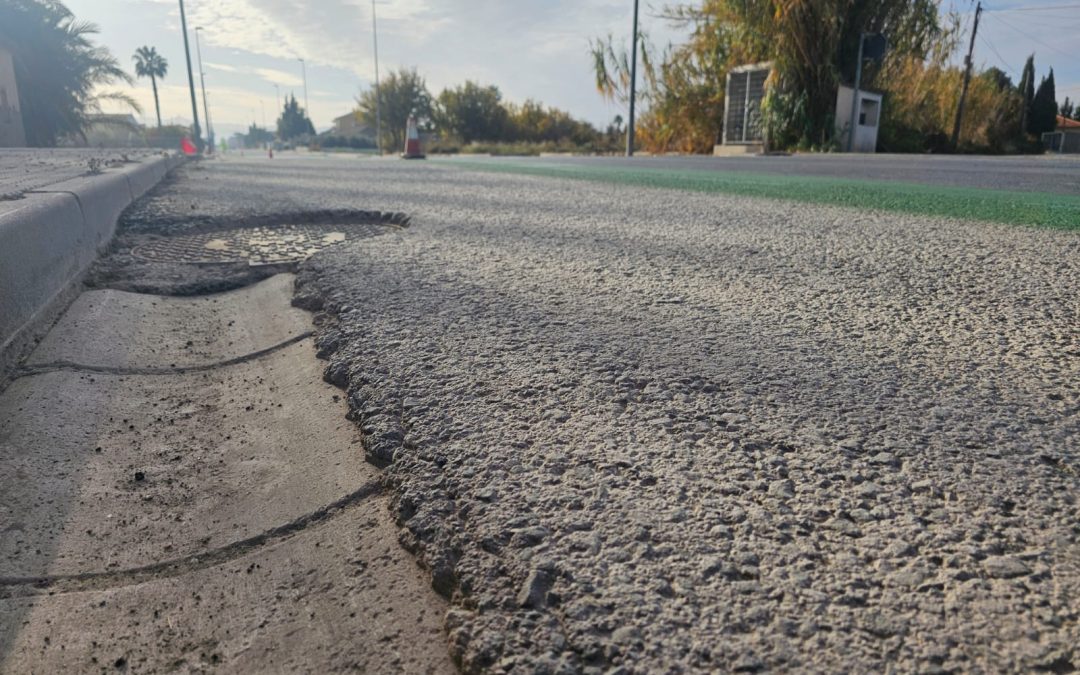El PSOE de Lorca denuncia la nefasta gestión de Fulgencio Gil y el estado lamentable del carril bici en la carretera de Águilas
