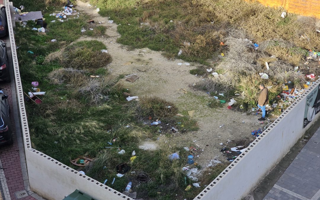 El PSOE de Lorca exige a PP y Vox que actúen ante la insalubridad y abandono de la C/ Abellaneda nº 15.