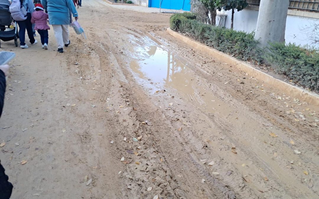 La falta de mantenimiento en las Alamedas convierte el paseo en una «pista de patinaje» peligrosa para los vecinos, denuncia el PSOE de Lorca