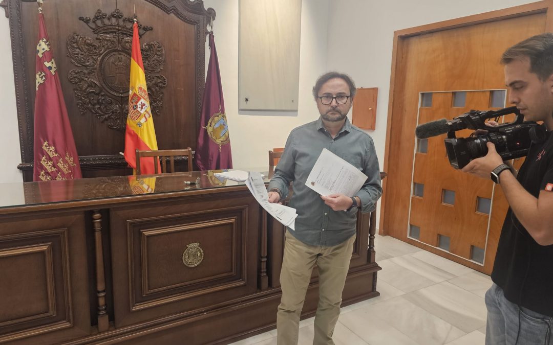 El PSOE de Lorca solicita la ejecución forzosa de la sentencia del TSJ ante la continua negativa de Fulgencio Gil a entregar información municipal