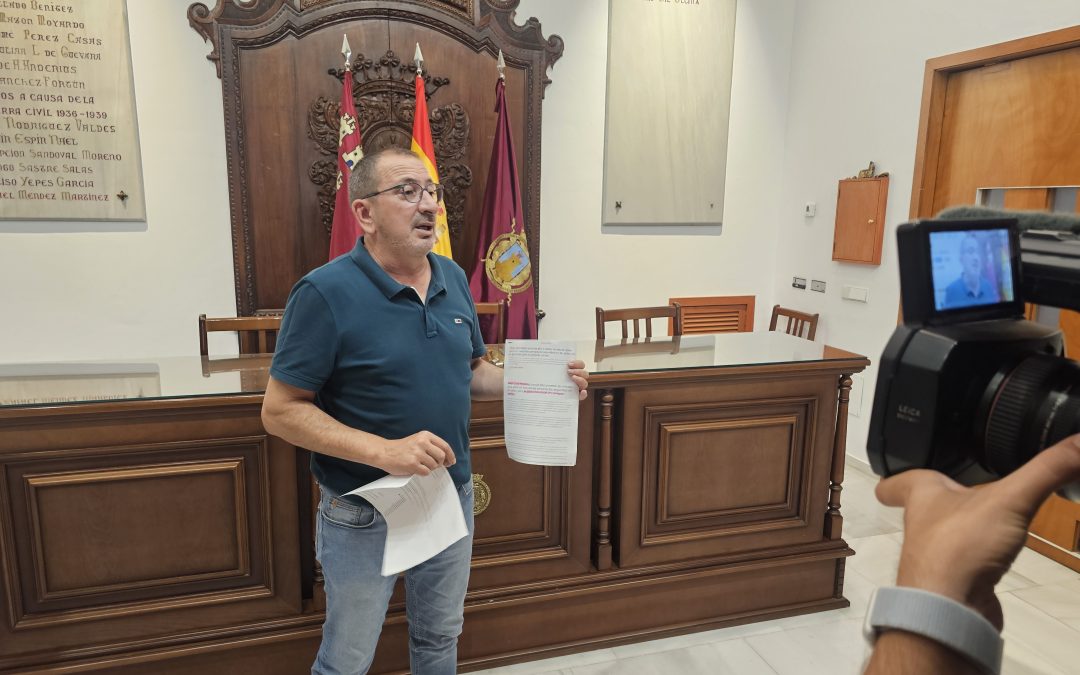Fulgencio Gil “despilfarra” casi 2 millones de euros en vehículos mientras niegan ayudas a colectivos y comisiones de fiestas